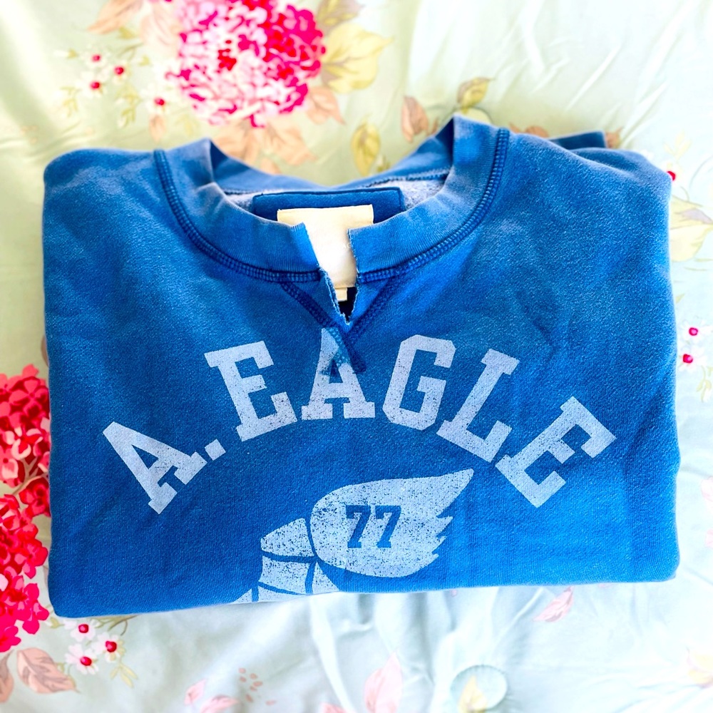 Split sweat shirt form American Eagle 🦅